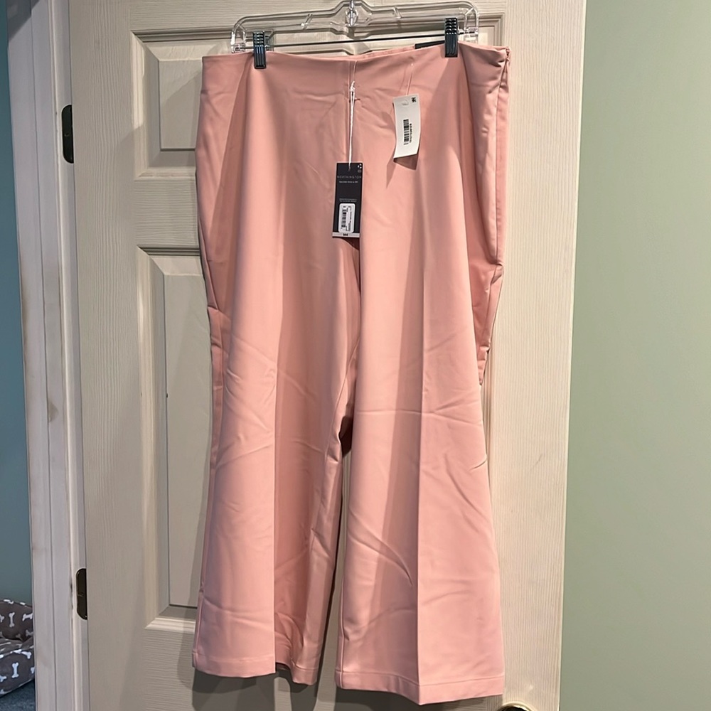 Very comfortable pink capris size 16.